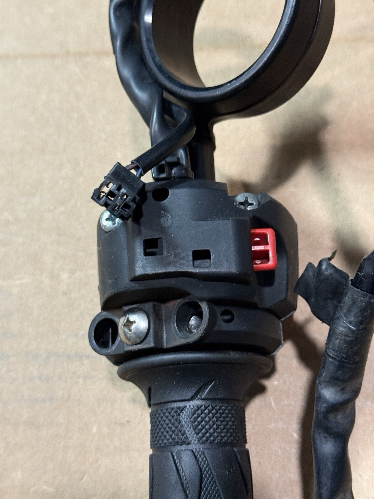 17-25 Suzuki GSXR1000 GSX-R1000R OEM Right Clip On Kill Start Switch 56111-17K0112