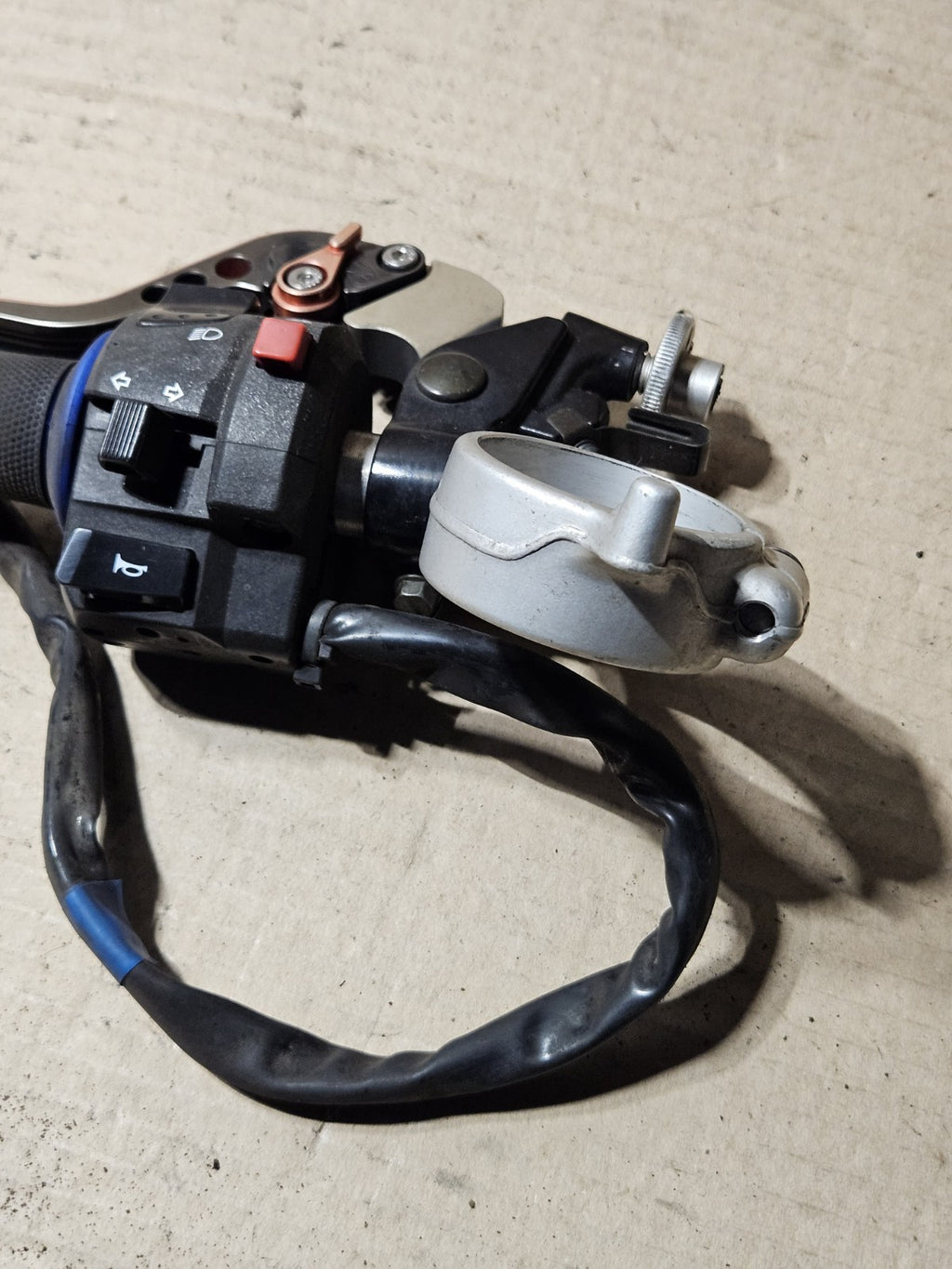 2006-2007 Suzuki GSXR600 GSXR750 OEM Left Clip On Handlebar Switch 56151-01H012