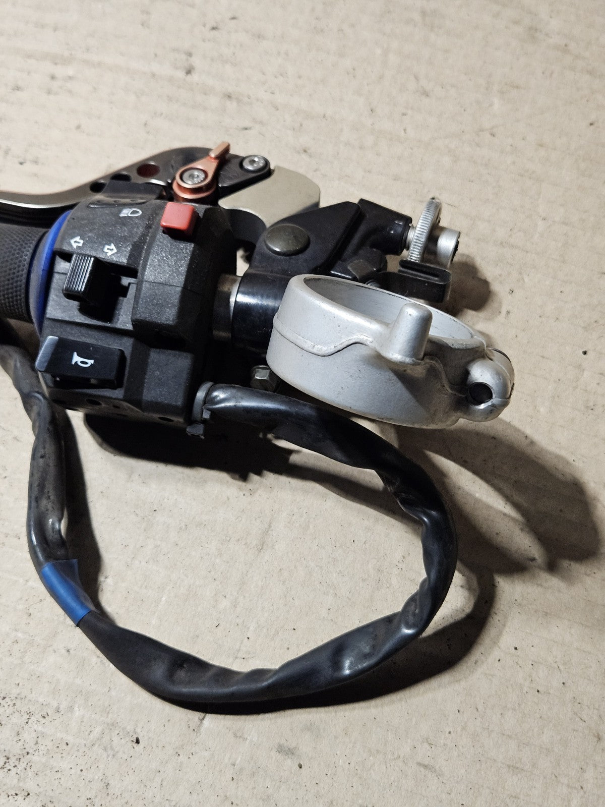 2006-2007 Suzuki GSXR600 GSXR750 OEM Left Clip On Handlebar Switch 56151-01H012
