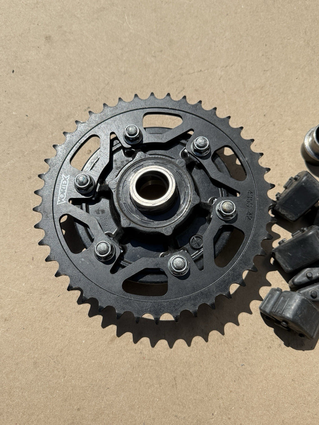 09-16 Suzuki GSX-R1000 Rear Sprocket Carrier W/ Vortex Sprocket OEM 64610-47H00