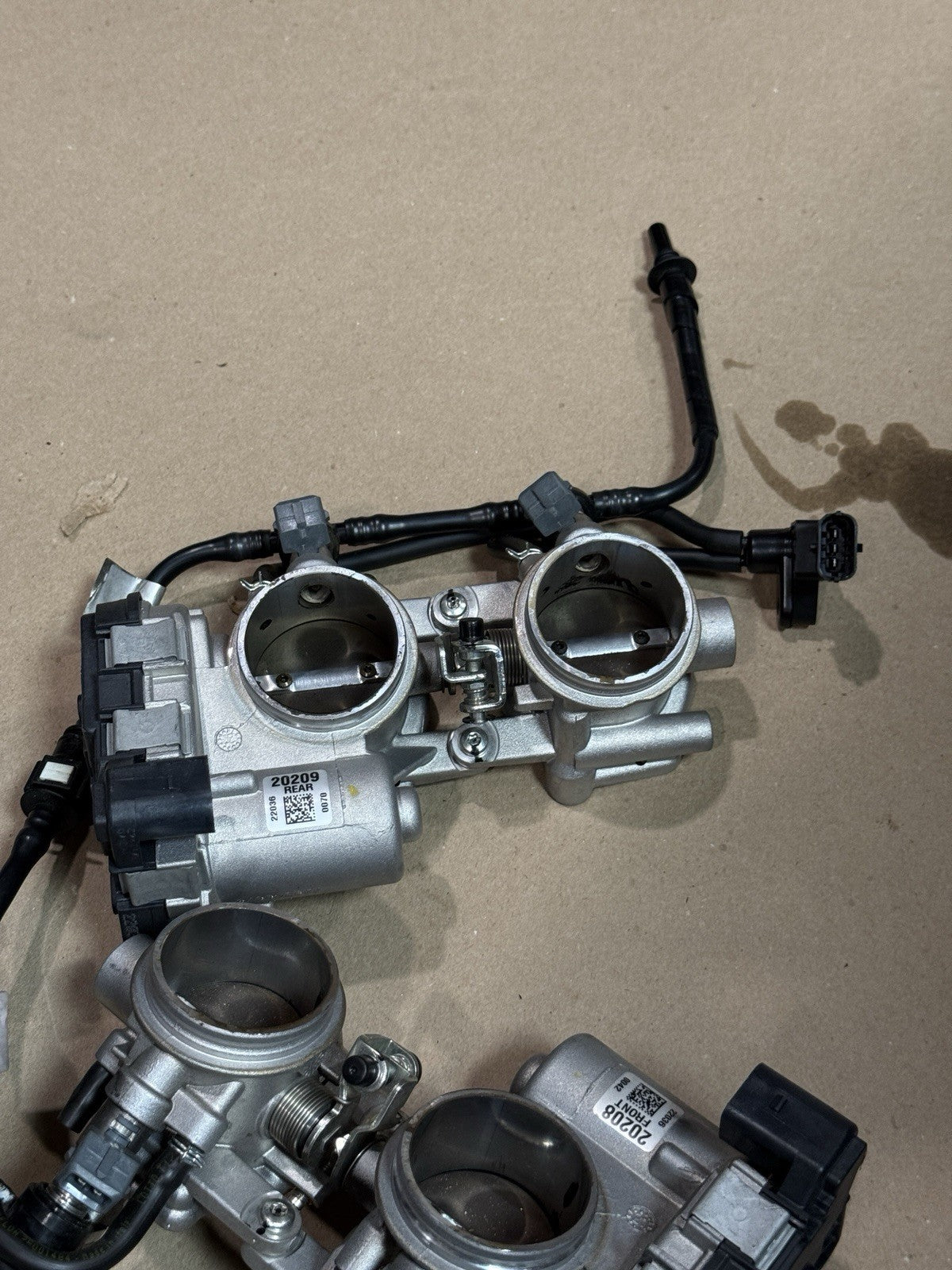 Aprilia RSV4 1100 Factory 21+ Front Rear Throttle Bodies Body Fuel Injectors