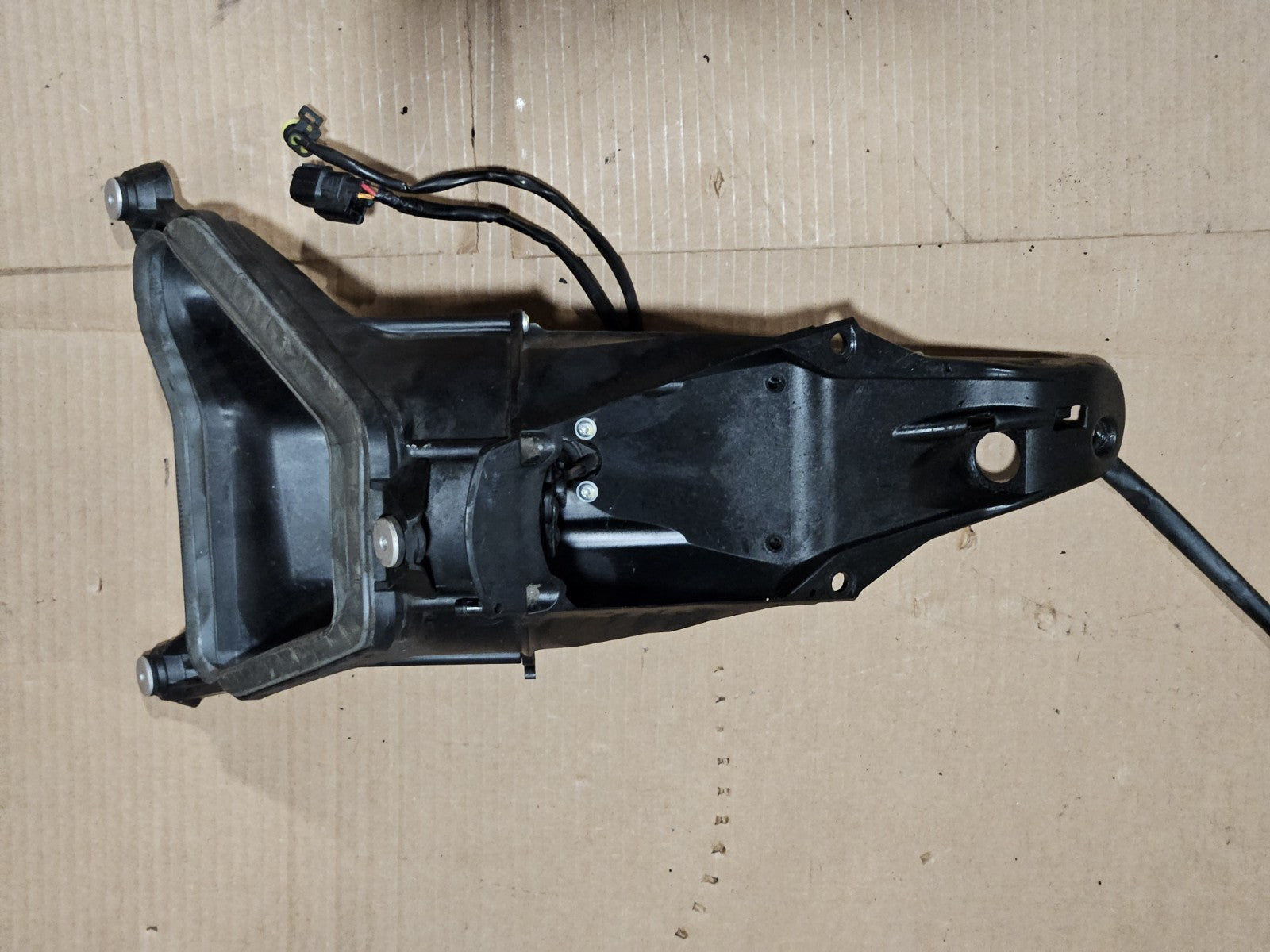 12-19 Ducati Panigale 899 959 1199 1299 OEM RADIATOR FAN TRIM ASSEMBLY OEM