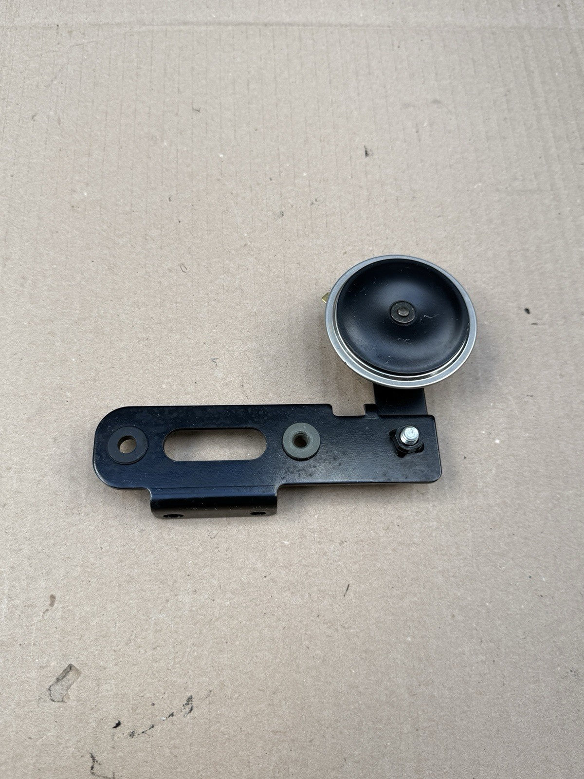 2006-2007 Suzuki GSXR600 GSXR750 K6 K7 OEM Horn Assembly Bracket 38500-01H001