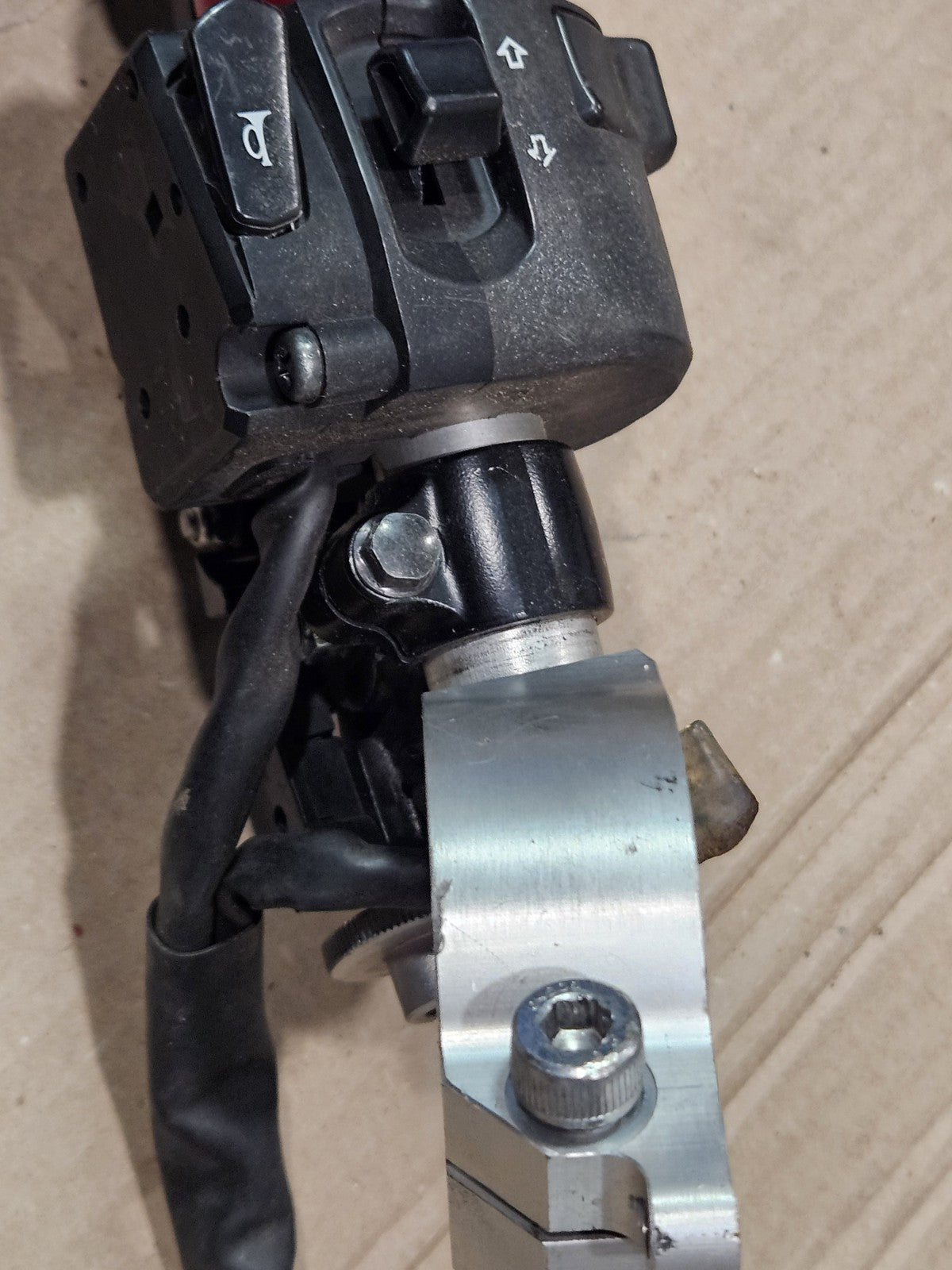 08-16 Yamaha Yzf R6 OEM  Left Clip On Handle Horn Signals Switch Switches OEM