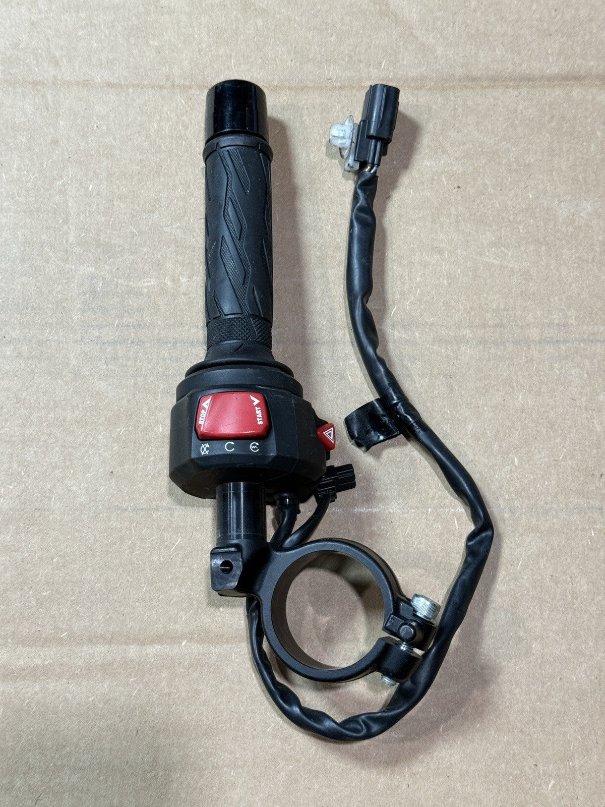 17-25 Suzuki GSXR1000 GSX-R1000R OEM Right Clip On Kill Start Switch 56111-17K011