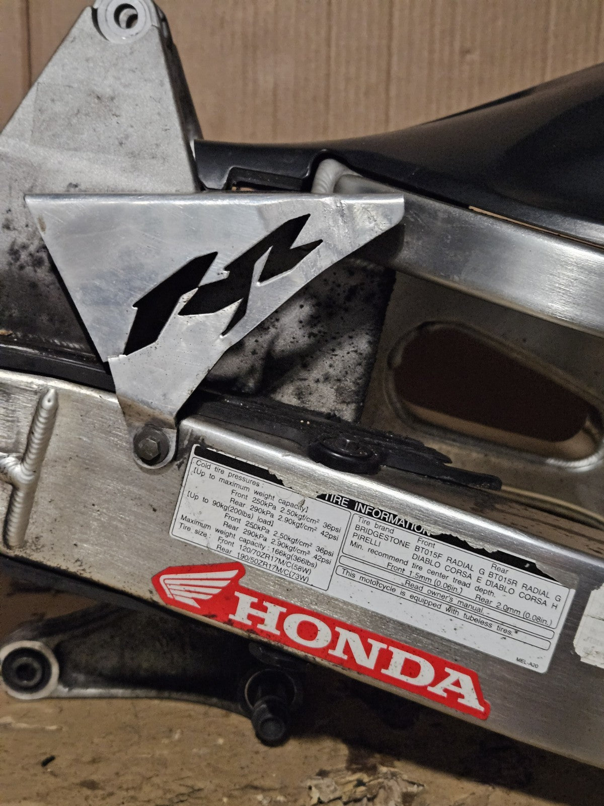 2006 2007 HONDA CBR1000RR REAR SWINGARM OEM Silver CBR 1000RR7