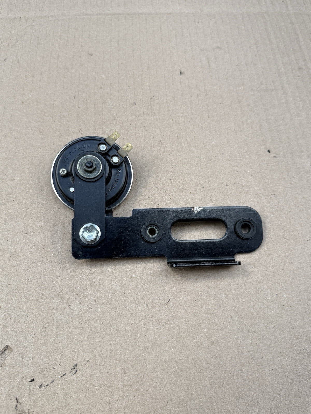 2006-2007 Suzuki GSXR600 GSXR750 K6 K7 OEM Horn Assembly Bracket 38500-01H002