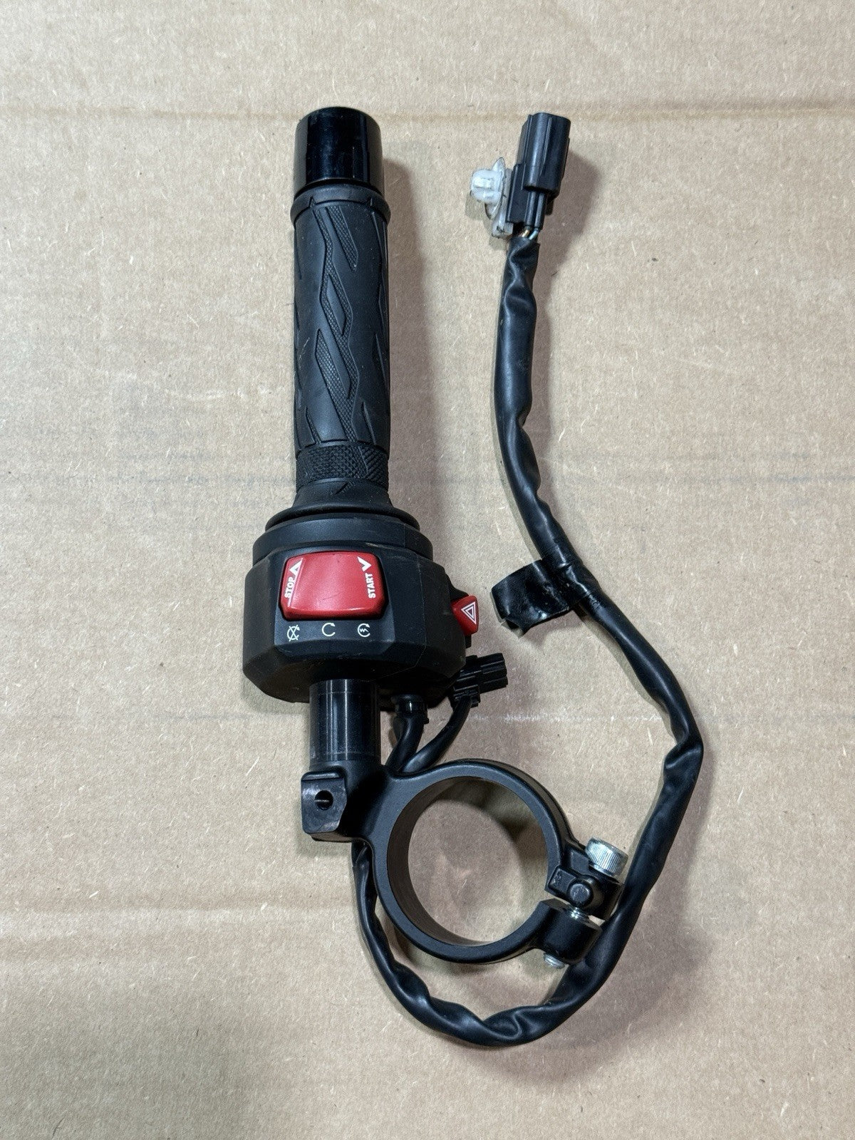 17-25 Suzuki GSXR1000 GSX-R1000R OEM Right Clip On Kill Start Switch 56111-17K013