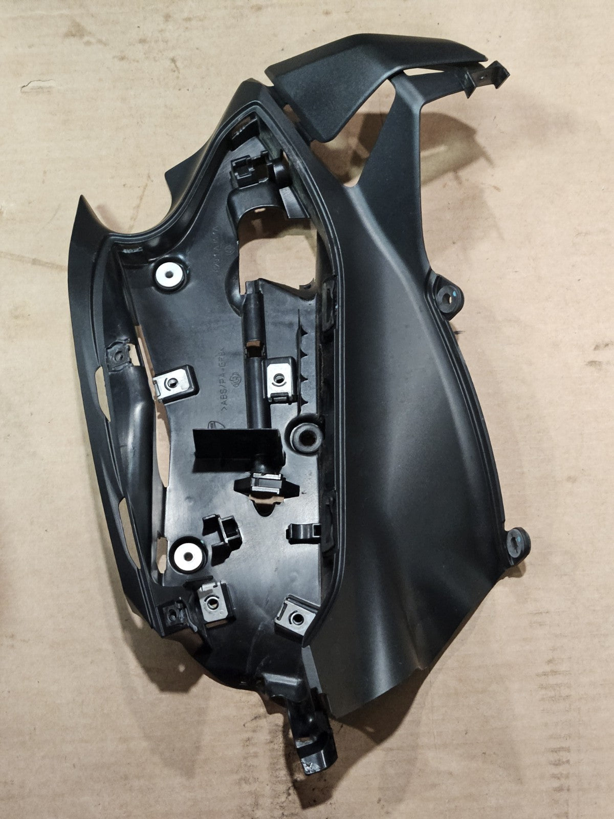 12-19 Ducati 899 959 1199 1299 Oem Right Holder Mid Upper Side Fairing Inner Cow