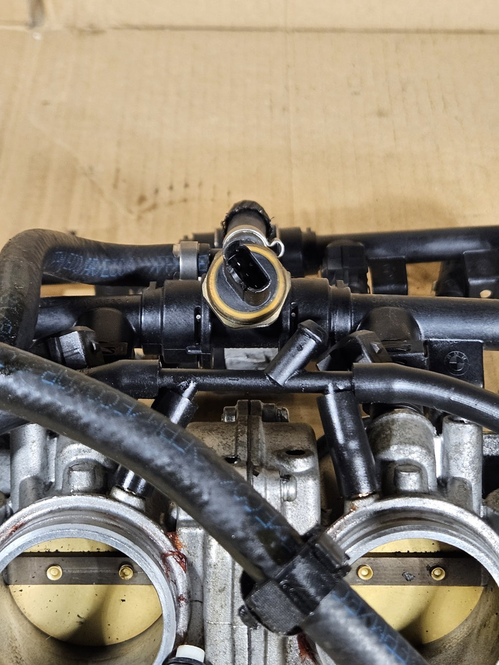 2009-2014 BMW S1000RR OEM Throttle Bodies Primary Secondary Injectors READ6