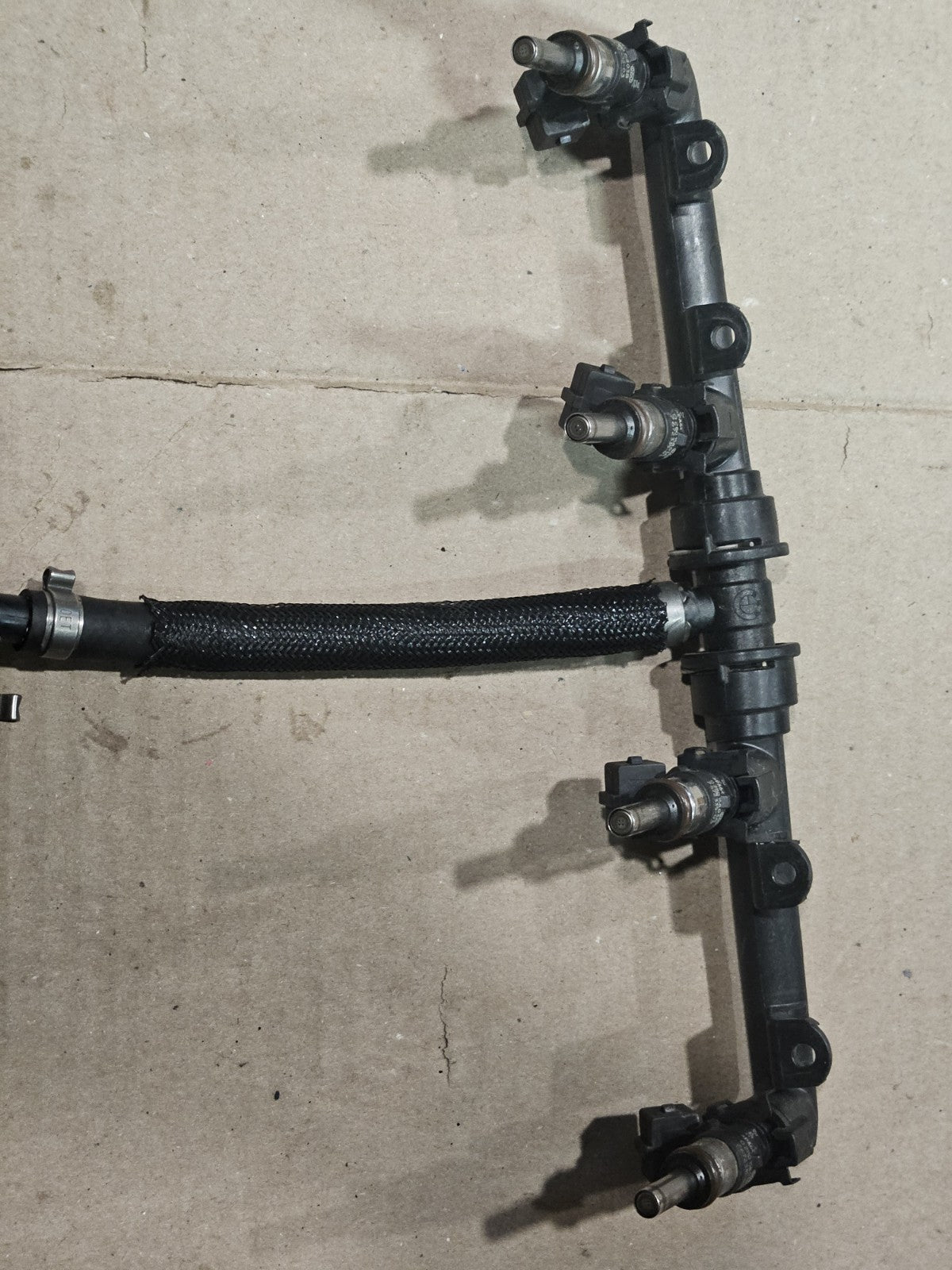 2013 10-14 BMW S1000RR Fuel Gas Petrol Injector Injection Nozzle Rail Pipe OEM