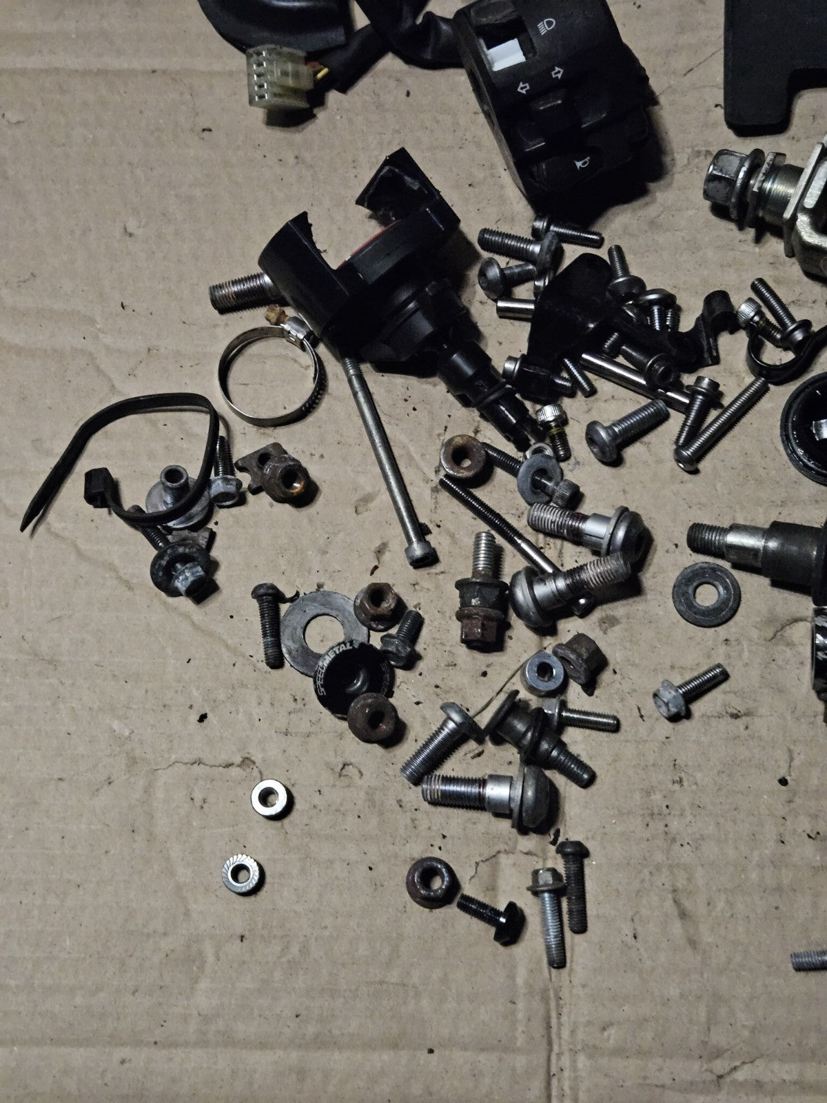 2008-2016 Yamaha YZF-R6 R6 OEM Engine Bolts Screws Brackets Mounts Hardware Lot3