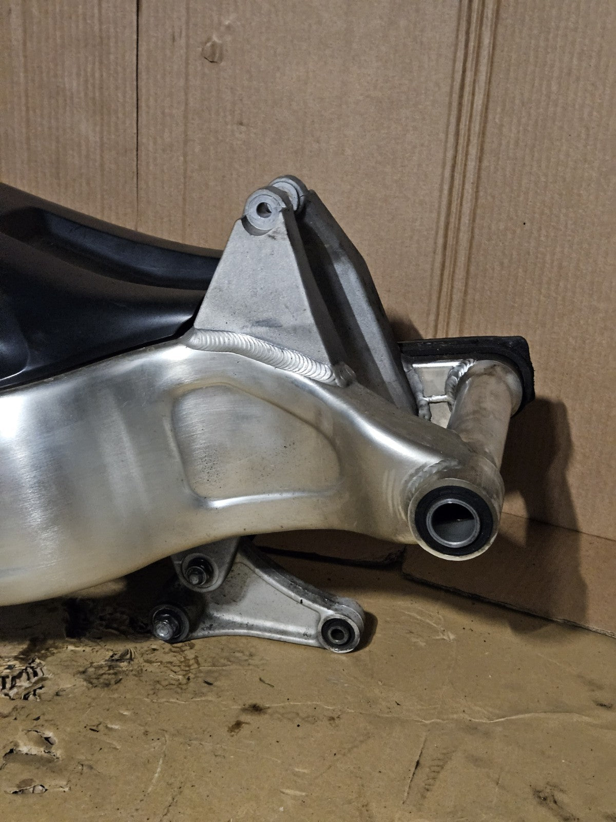 2006 2007 HONDA CBR1000RR REAR SWINGARM OEM Silver CBR 1000RR1