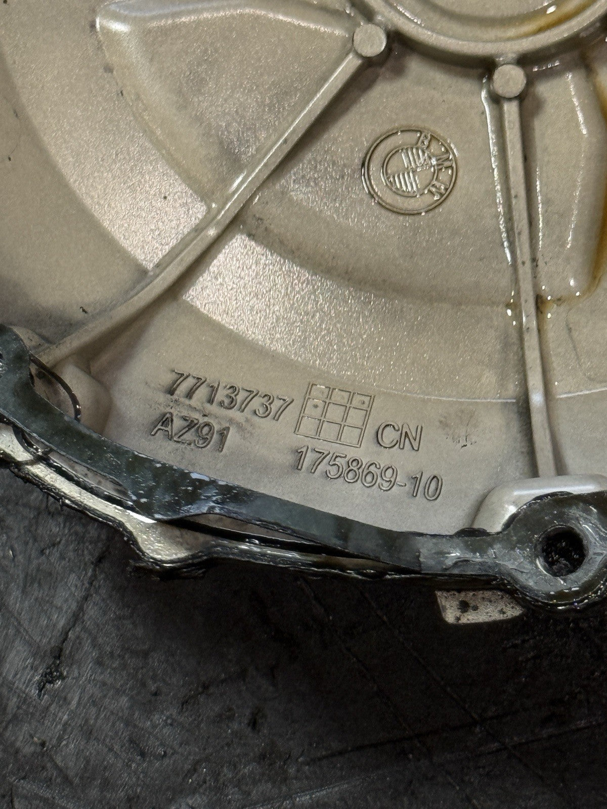 2009-2016 BMW S1000RR HP4 S1000R OEM Engine Clutch Cover RH 11147713739 77137375