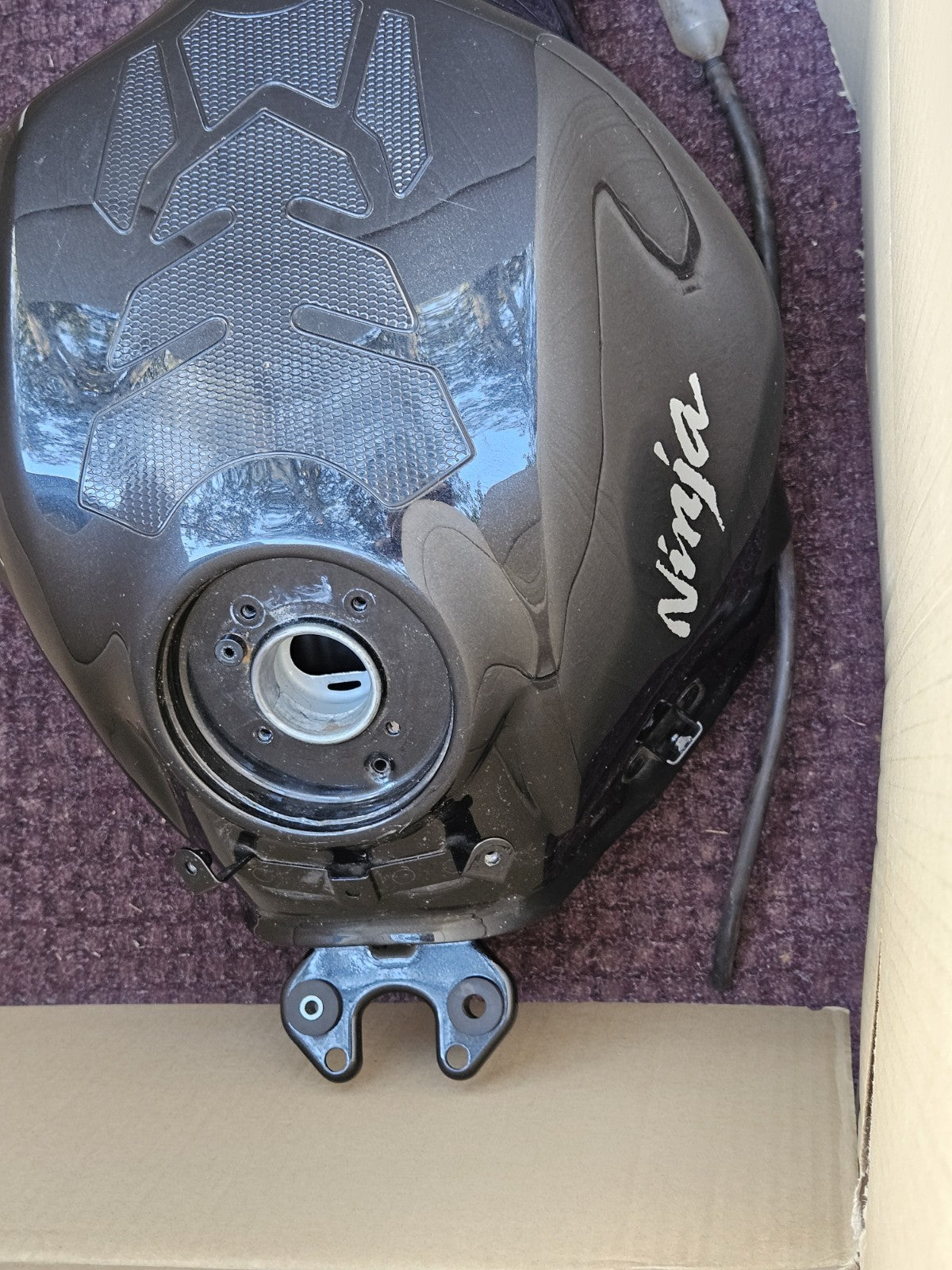 17-19 KAWASAKI NINJA 650 GAS TANK FUEL RESERVOIR CELL GLOSS BLACK CLEAN3