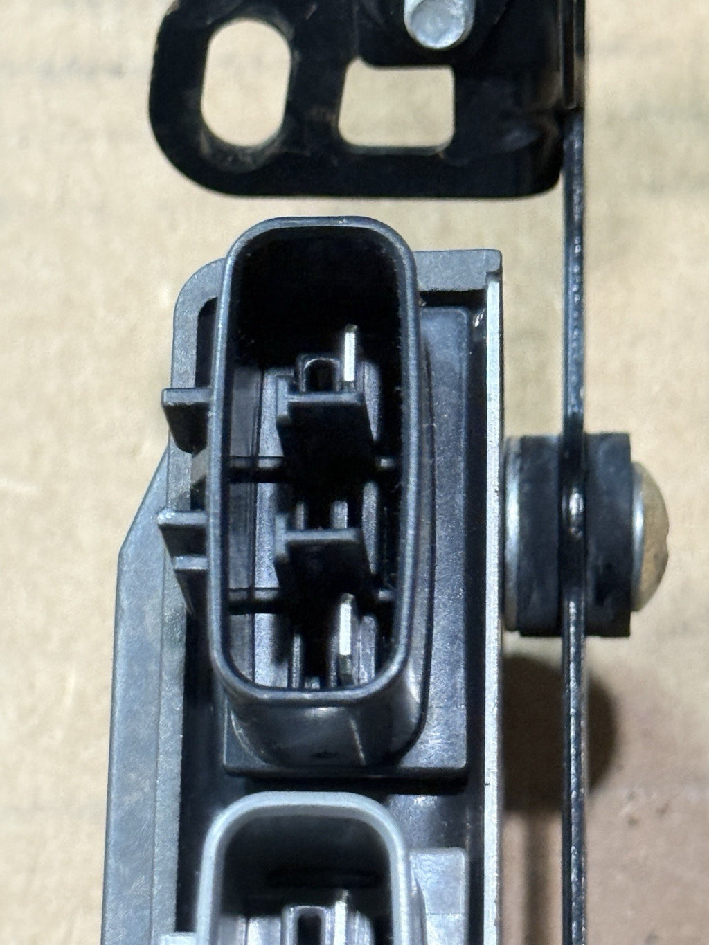 19-23 Kawasaki Ninja ZX6R 636 OEM Voltage Regulator Rectifier Bracket 21066-07567