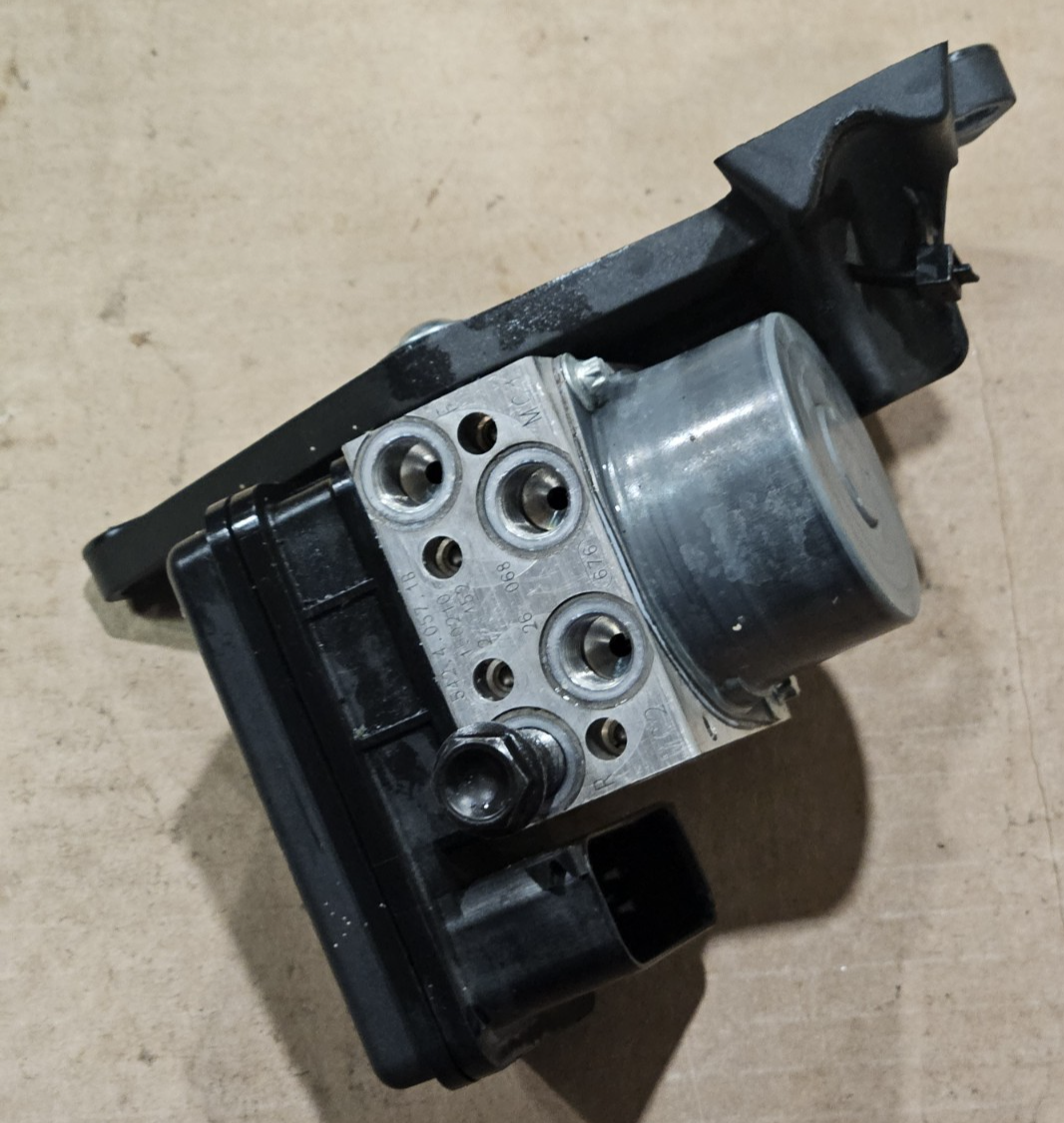 15-18 2015 Ducati 1299 Panigale S OEM ABS Pump Brake Control Module Unit Genuine