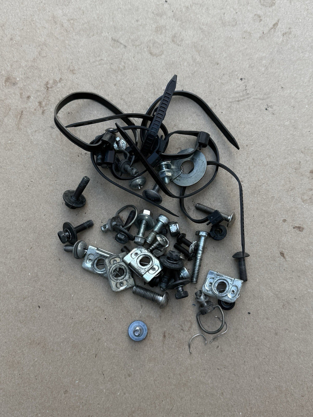 09-16 2009 2016 Suzuki Gsxr 1000 Miscellanous Bolts Bolt Set Hardware Kit Motor