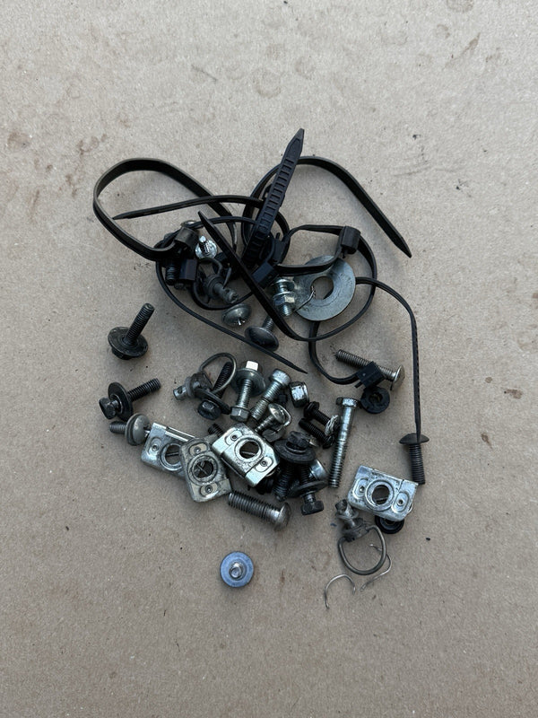 09-16 2009 2016 Suzuki Gsxr 1000 Miscellanous Bolts Bolt Set Hardware Kit Motor