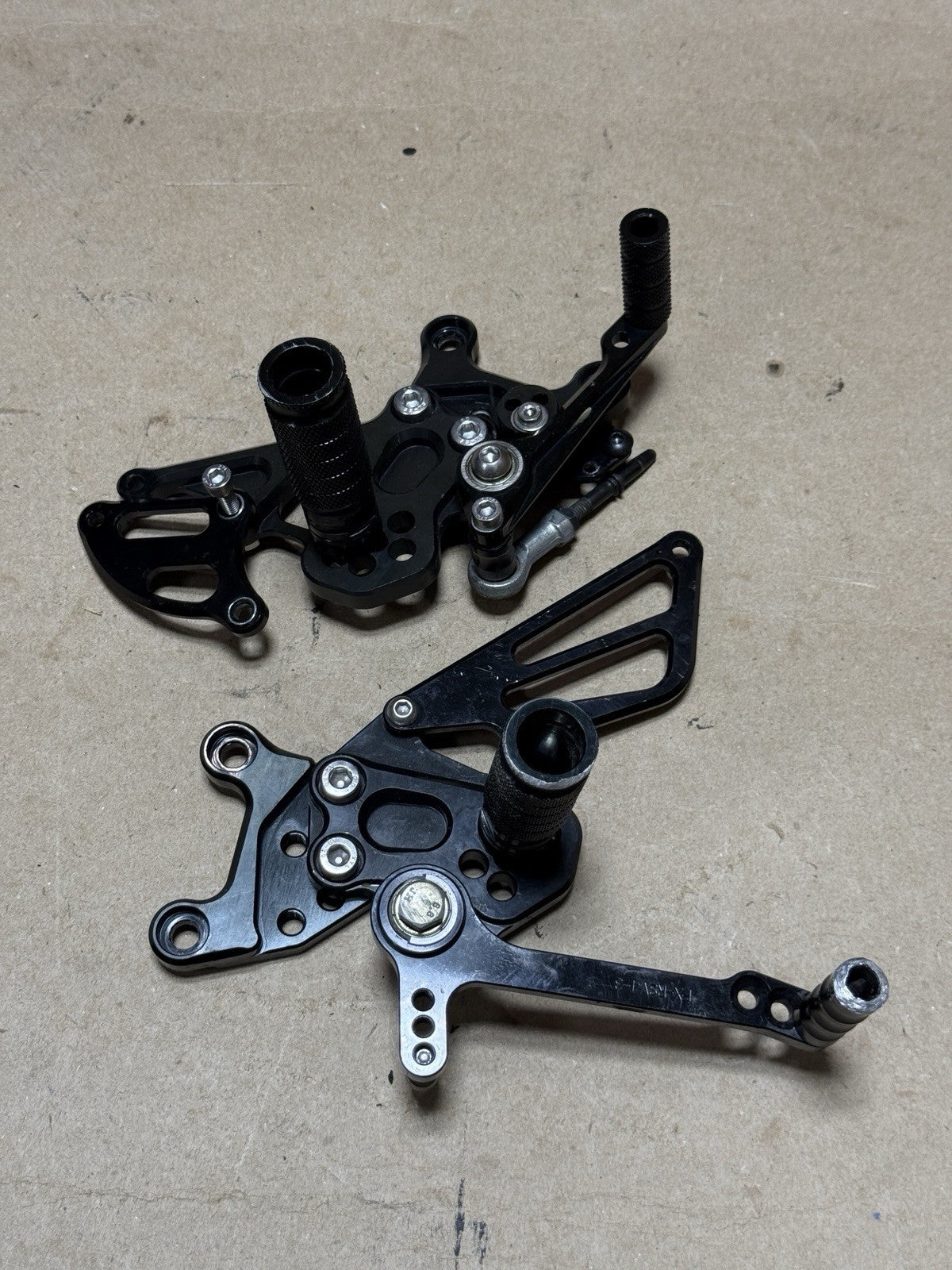 2015-2018 Aprilia RSV4 RR RF Adjustable Rearsets Rear Sets Foot Pegs L&R Black
