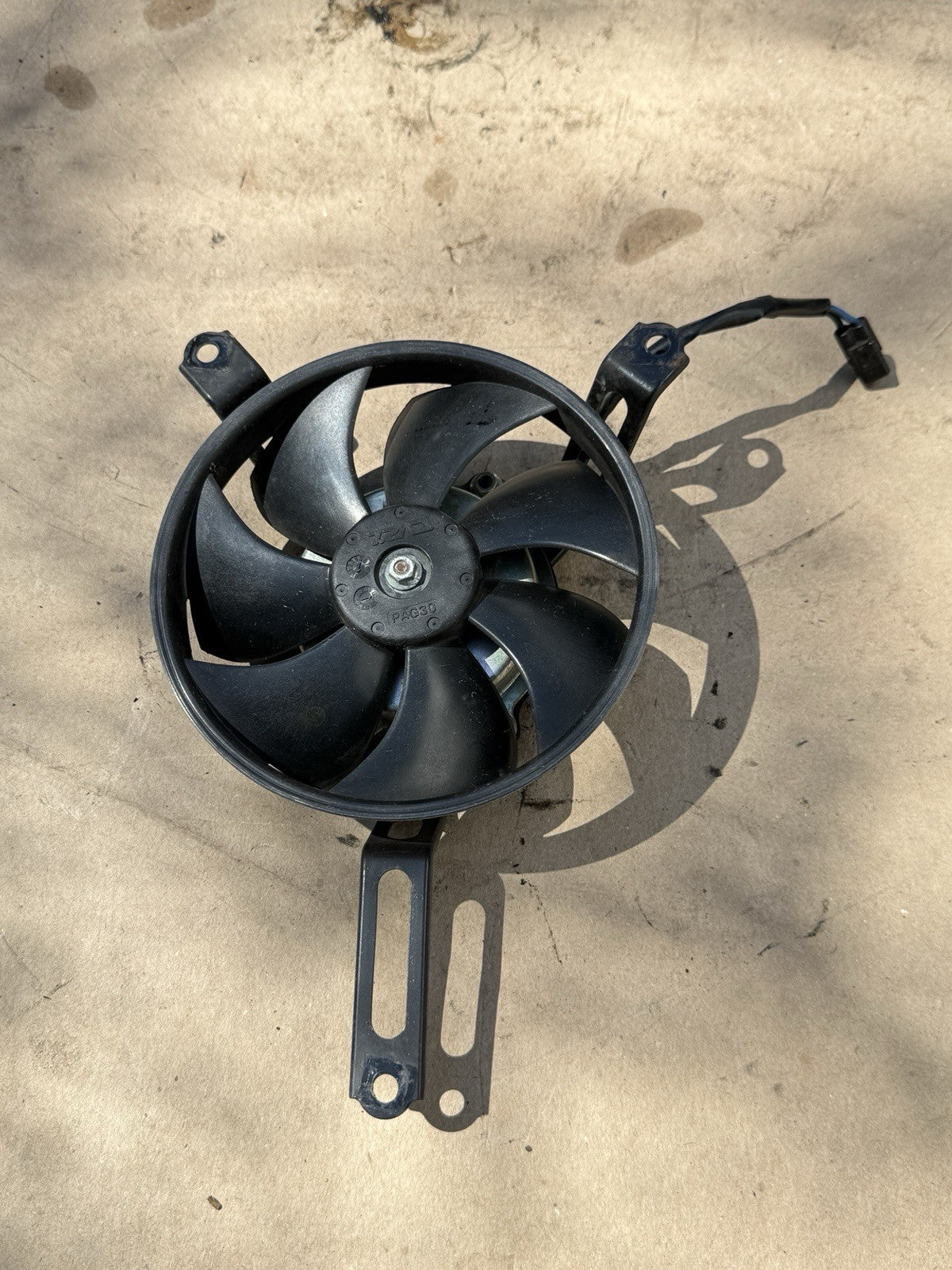 05-06 Honda CBR600RR OEM Radiator Cooling Fan Assembly 19030-MEE-D01 Front Fan