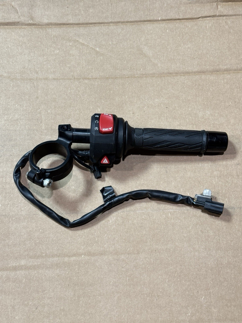 17-25 Suzuki GSXR1000 GSX-R1000R OEM Right Clip On Kill Start Switch 56111-17K010