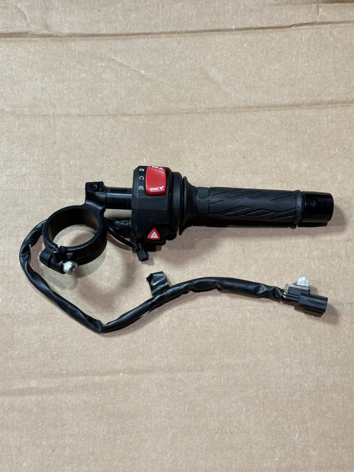 17-25 Suzuki GSXR1000 GSX-R1000R OEM Right Clip On Kill Start Switch 56111-17K010