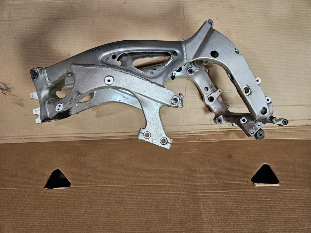 1999-2002 Yamaha YZF R6 OEM Main Frame Chassis Straight