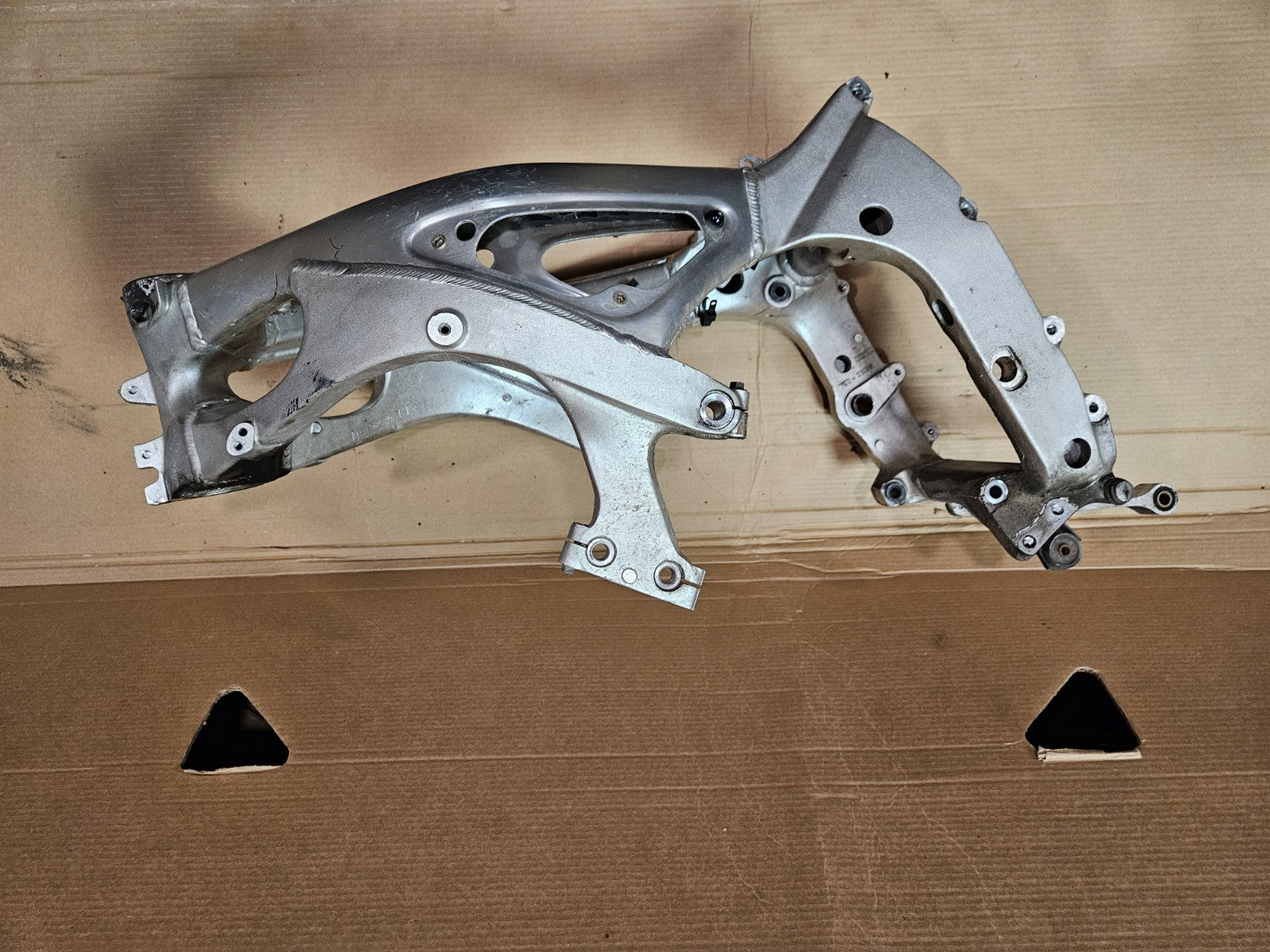 1999-2002 Yamaha YZF R6 OEM Main Frame Chassis Straight
