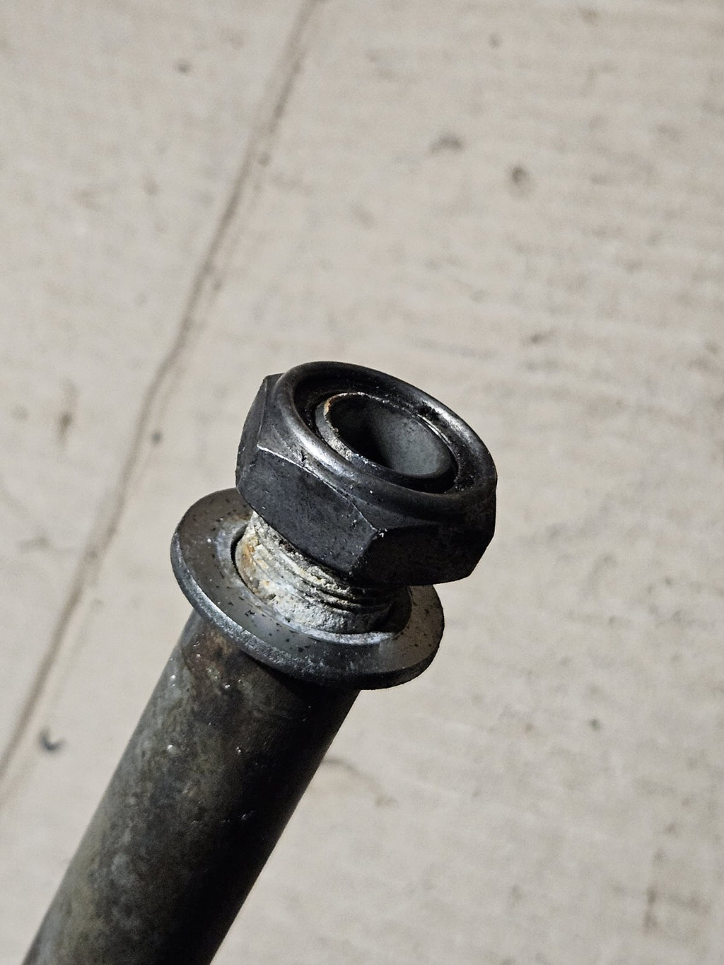 07-20 Yamaha YZF-R6 R6 OEM Rear Swingarm Pivot Bolt Shaft Axle 2C0-22141-10-006