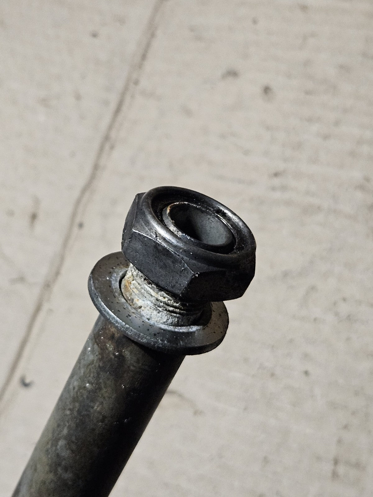 07-20 Yamaha YZF-R6 R6 OEM Rear Swingarm Pivot Bolt Shaft Axle 2C0-22141-10-006