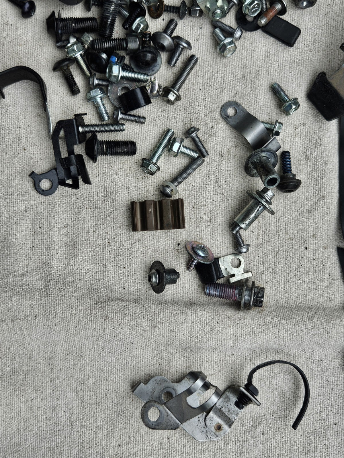 2017 Kawasaki Ninja Zx10r Misc Engine Mounting Bolts Hardware Motor Screws 16-207