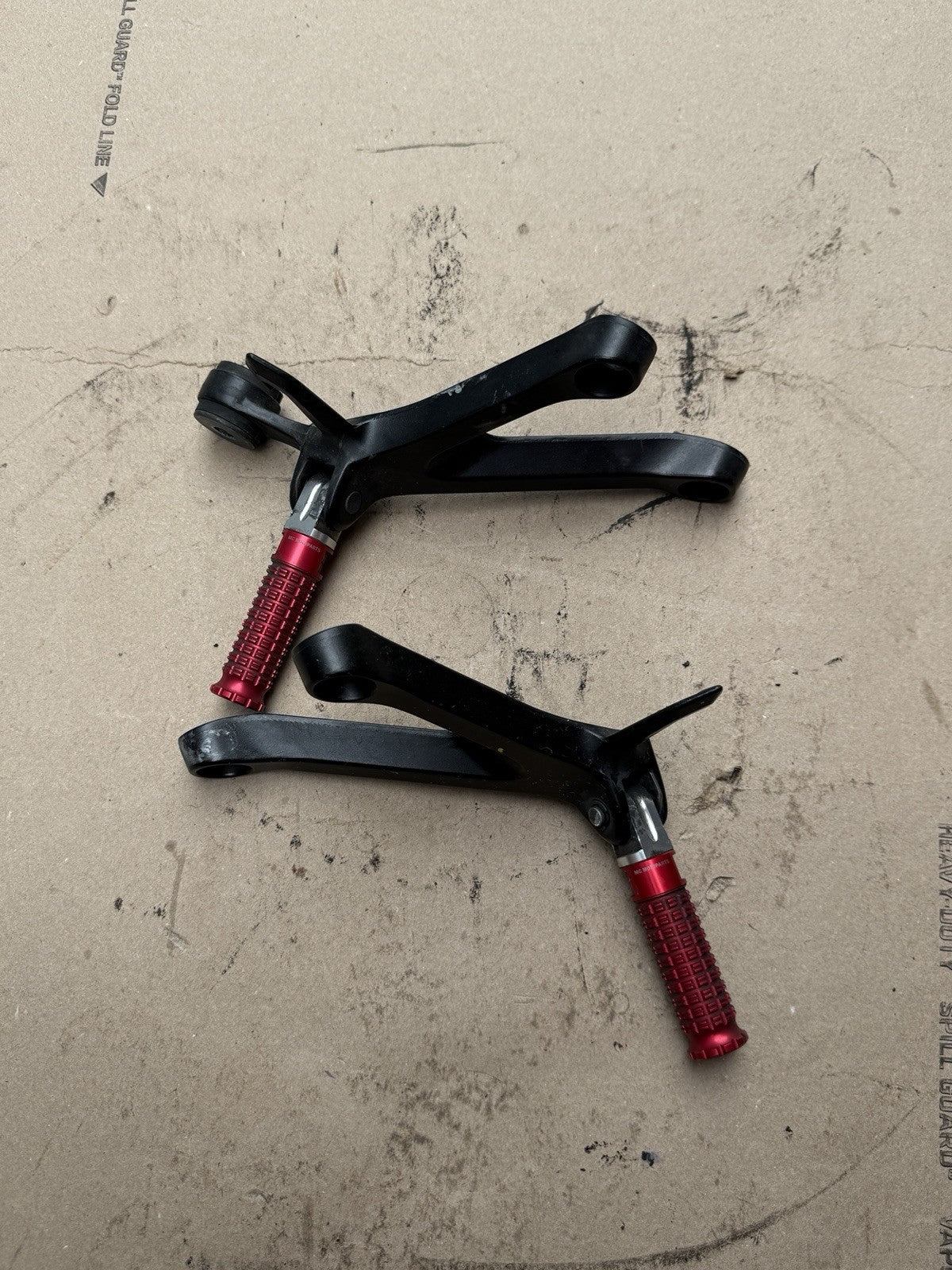 2017-2025 Suzuki GSXR1000 GSXR1000R OEM Rear Passenger Pillion Foot Pegs L&R L73