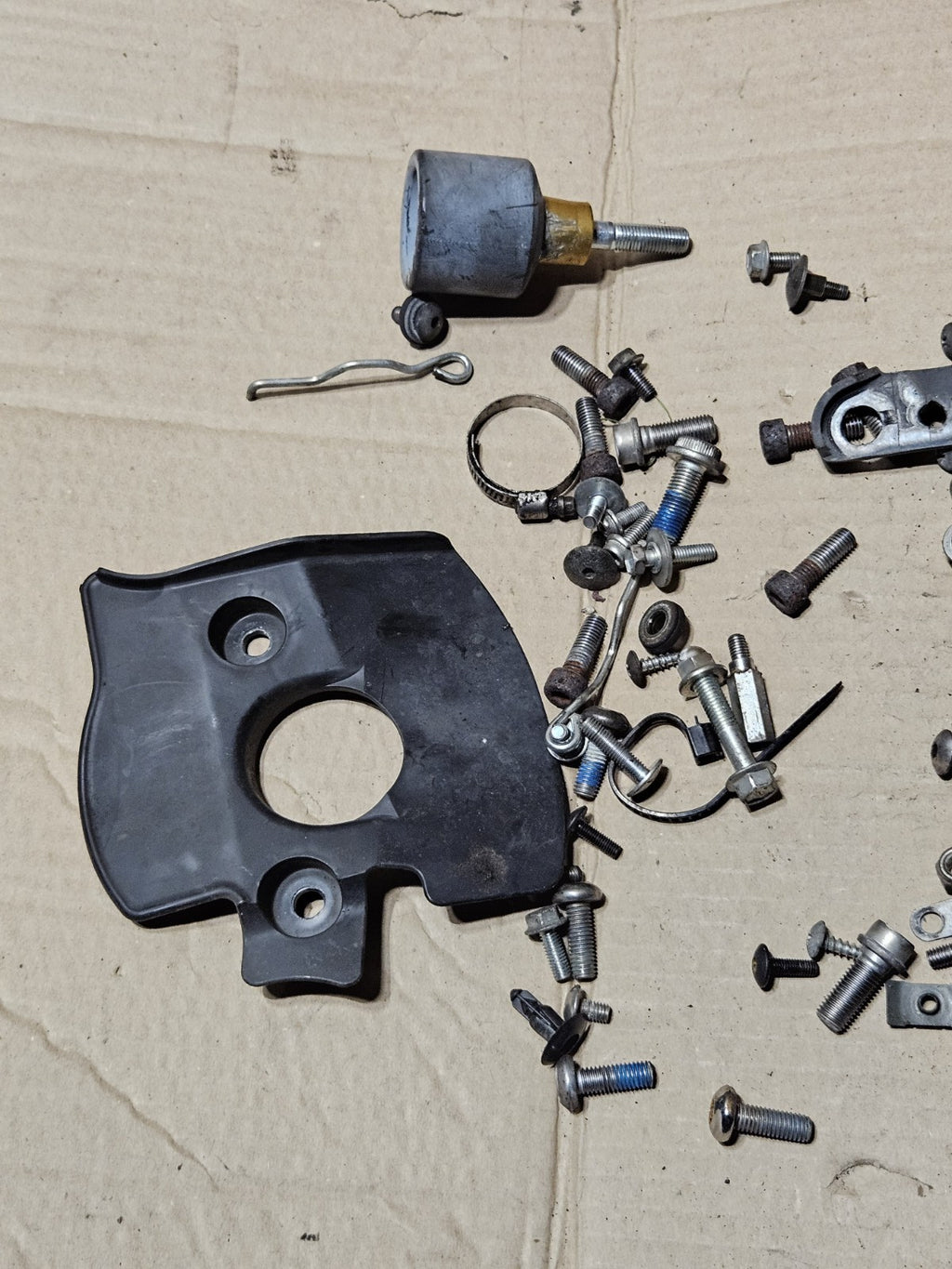2006-2007 Suzuki GSXR600 GSXR750 GSX-R 600 750 OEM Bolts Brackets Hardware Lot4