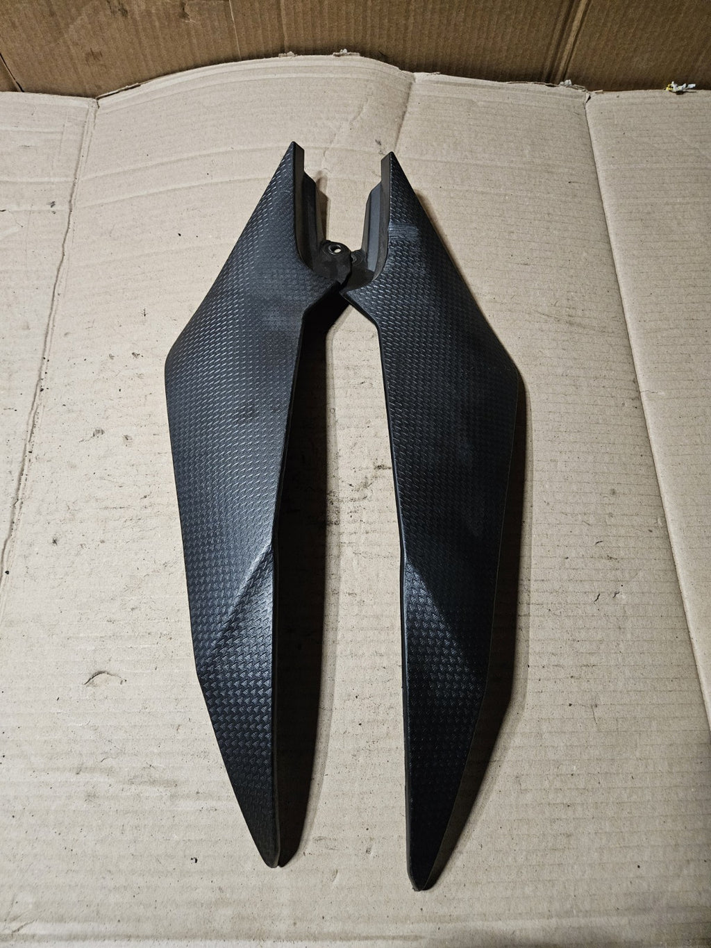 2008-2016 Yamaha YZF-R6 R6 OEM Fuel Tank Side Covers Panels Pair 13S-24106-00-0010