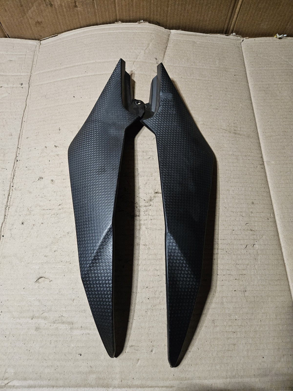 2008-2016 Yamaha YZF-R6 R6 OEM Fuel Tank Side Covers Panels Pair 13S-24106-00-0010