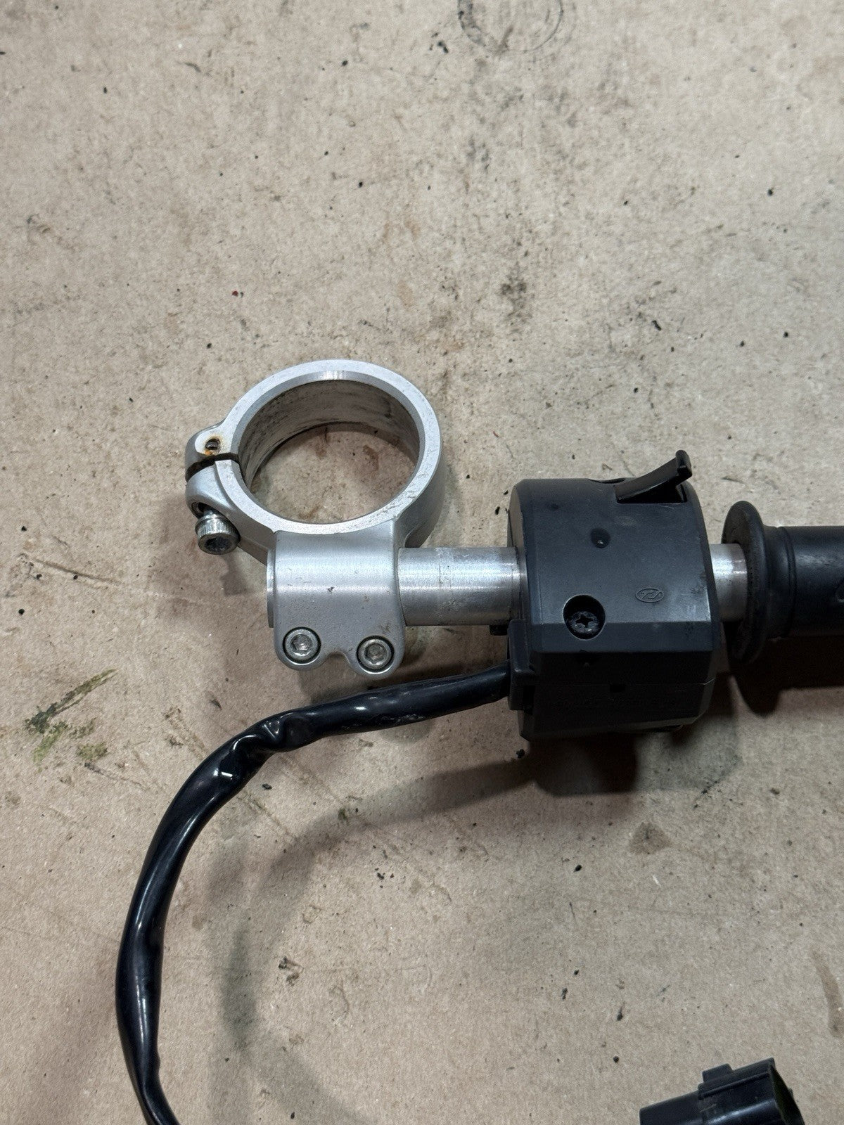 2011-2013 Ducati 848 EVO OEM Right Clip On Handlebar Kill Start Switch Pod3