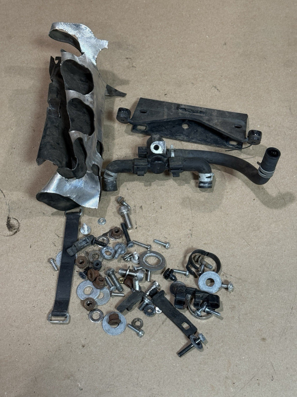 08-16 Yamaha YZF-R6 R6 OEM Engine Frame Hardware Bolts Nuts Screws Fastener Kit4
