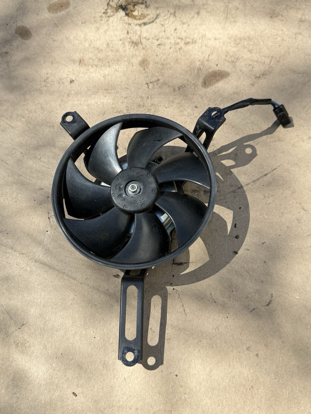 05-06 Honda CBR600RR OEM Radiator Cooling Fan Assembly 19030-MEE-D01 Front Fan