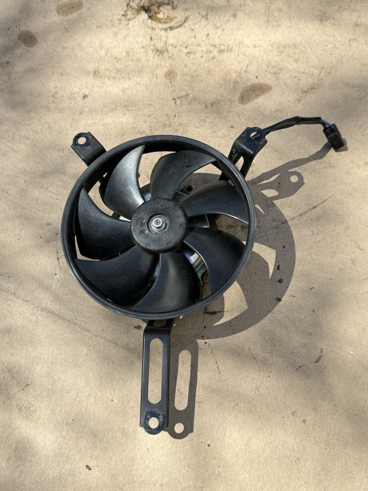 05-06 Honda CBR600RR OEM Radiator Cooling Fan Assembly 19030-MEE-D01 Front Fan