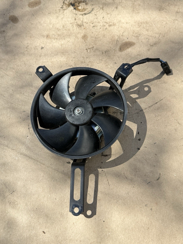 05-06 Honda CBR600RR OEM Radiator Cooling Fan Assembly 19030-MEE-D01 Front Fan