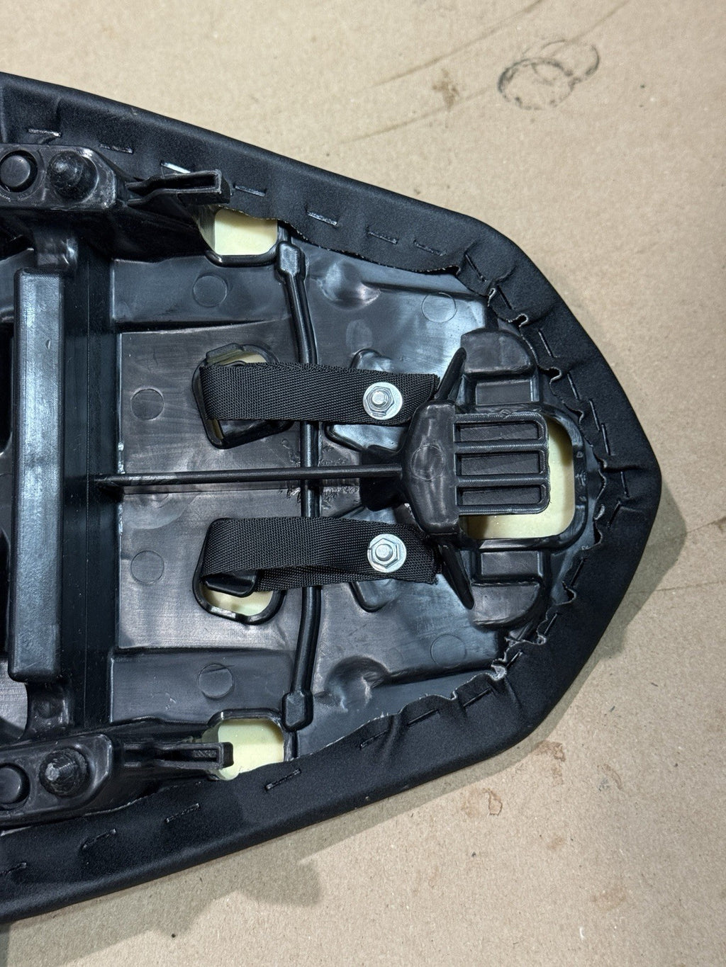 2008-16 Yamaha YZF-R6 OEM Rear Passenger Pillion Seat Assembly New Cover Clean