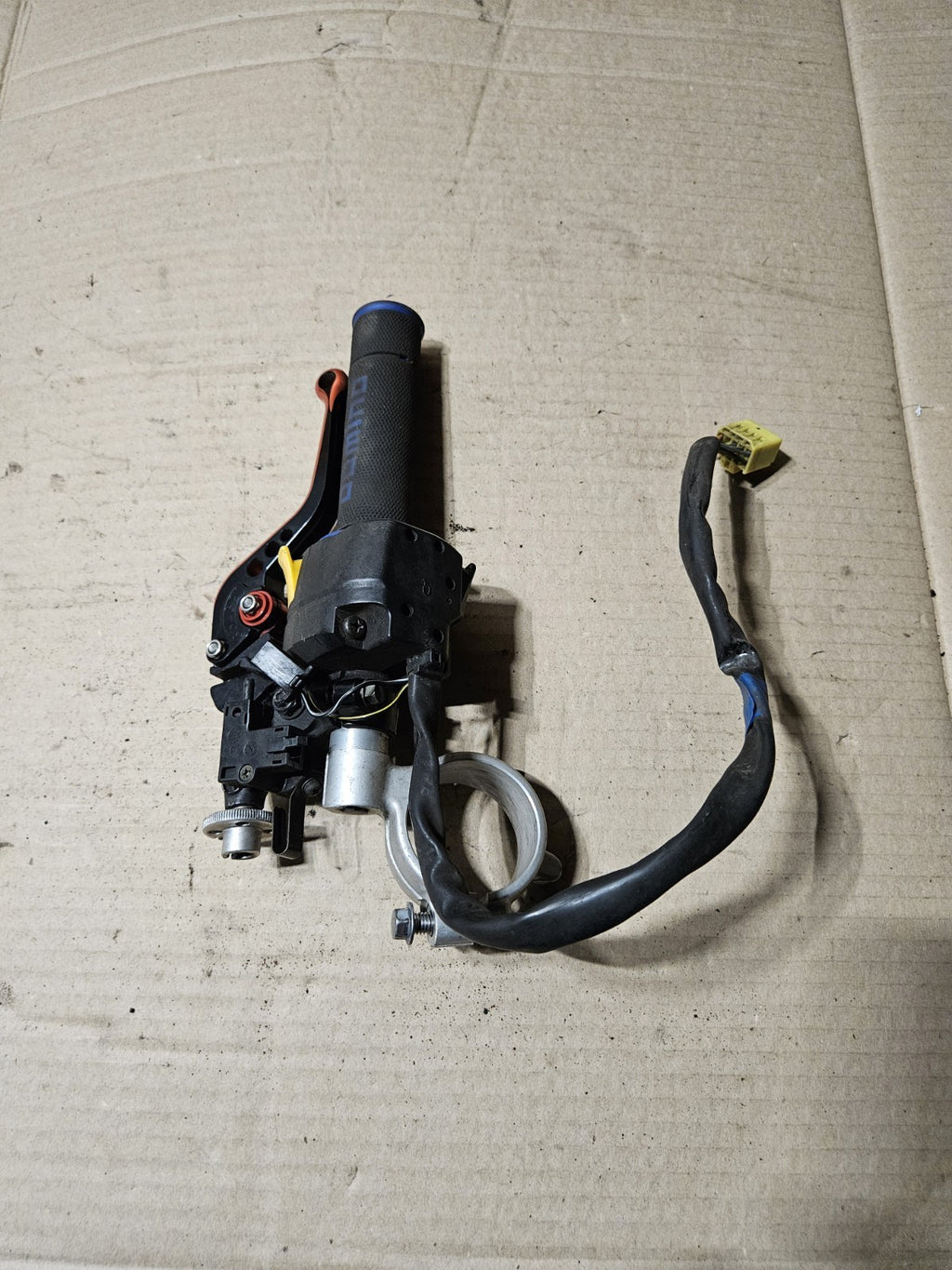 2006-2007 Suzuki GSXR600 GSXR750 OEM Left Clip On Handlebar Switch 56151-01H019