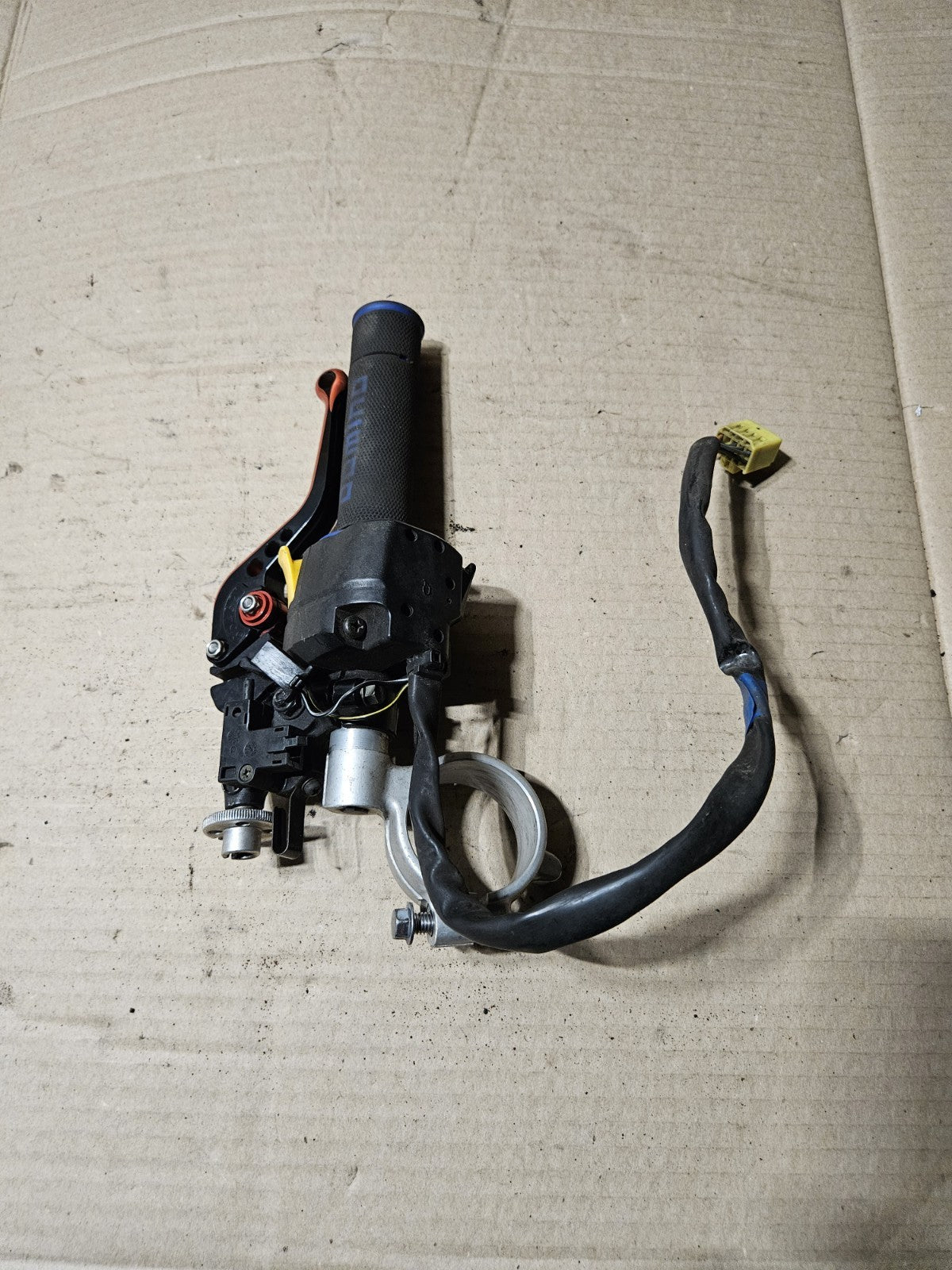 2006-2007 Suzuki GSXR600 GSXR750 OEM Left Clip On Handlebar Switch 56151-01H019