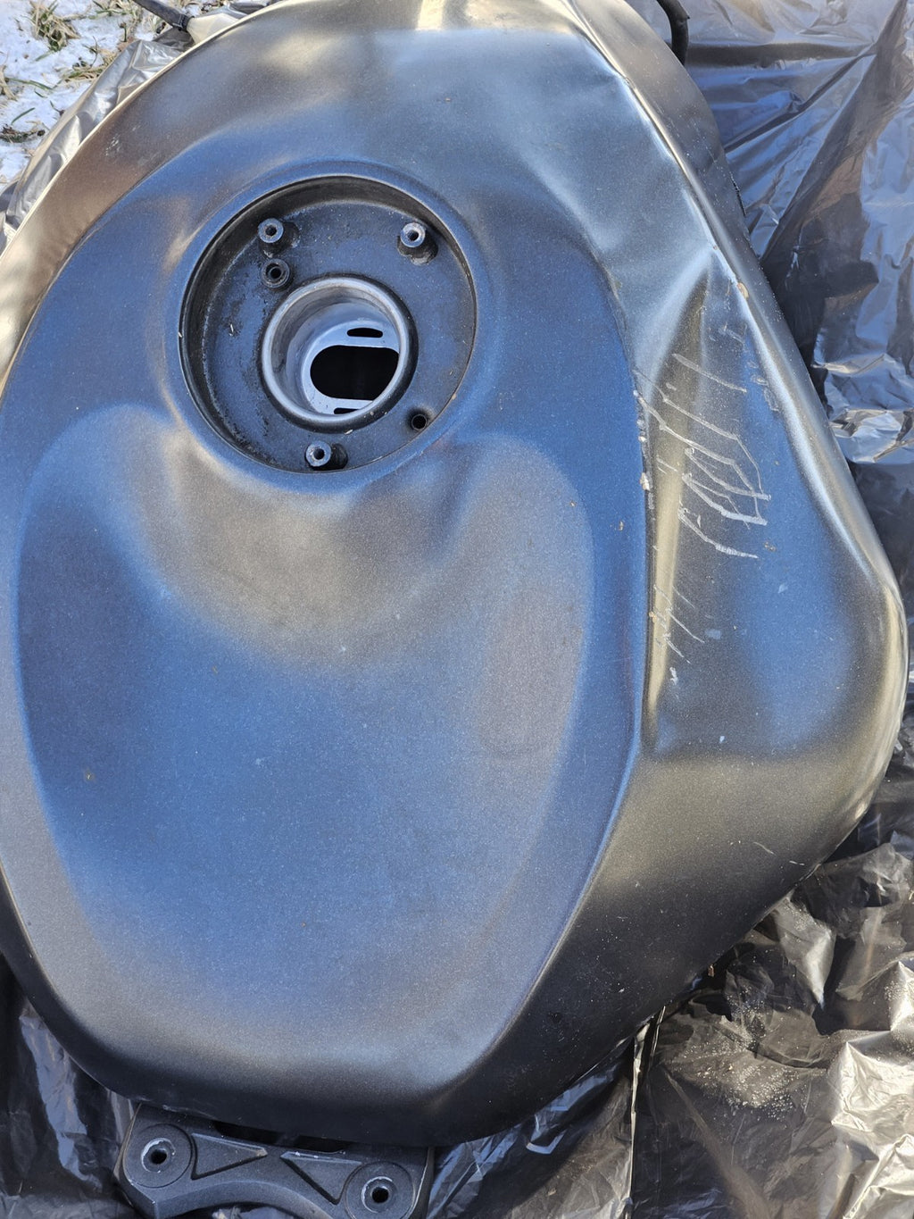 13-18 2015 Kawasaki ZX6R 636 OEM Gas Fuel Tank Petrol Reservoir Damaged