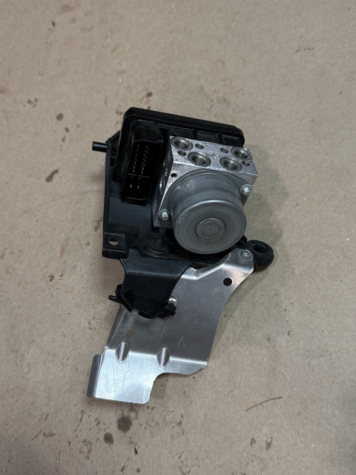 21-24 Aprilia RSV4 1100 Factory OEM ABS Pump Module Unit 2D000589