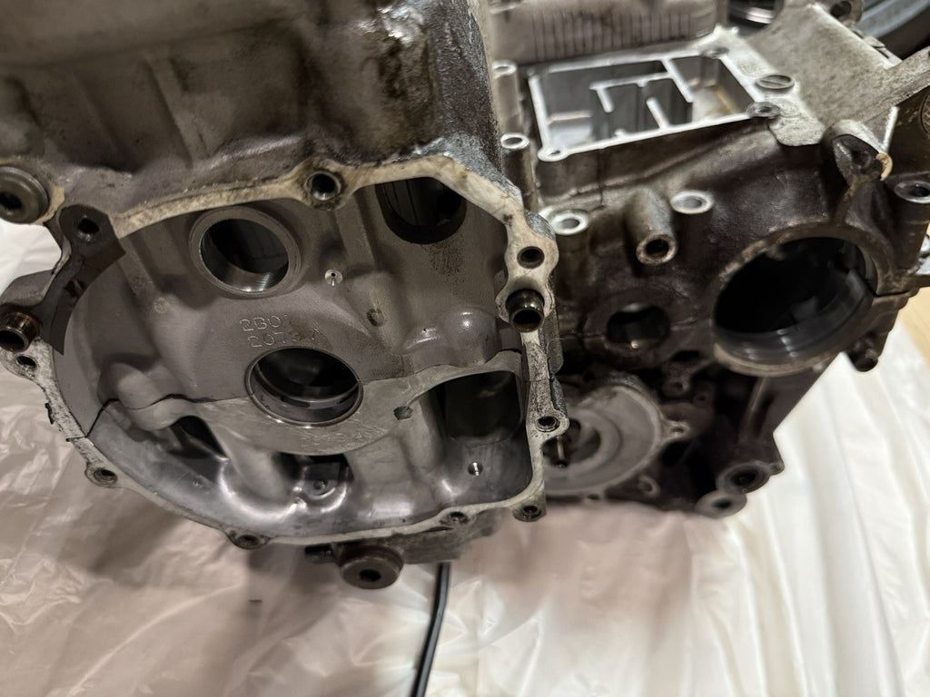 2000-2003 Suzuki GSXR750 OEM Engine Crankcase Upper Lower Case Block Assembly10