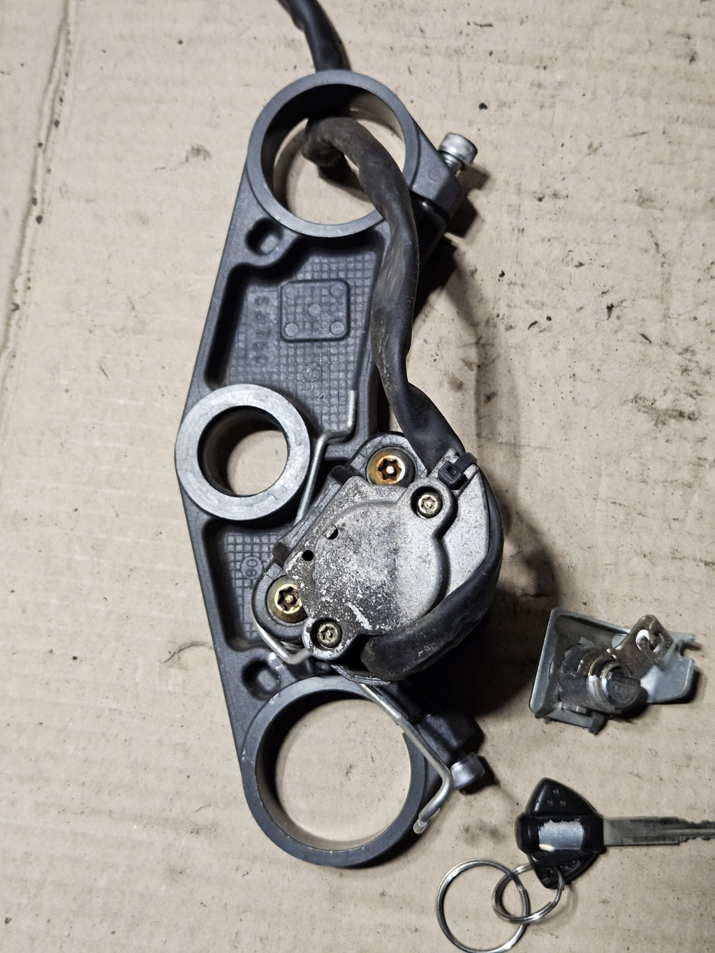2006-2007 Suzuki GSXR600 GSXR750 OEM Ignition Lockset Key Top Clamp 37100-41G1015