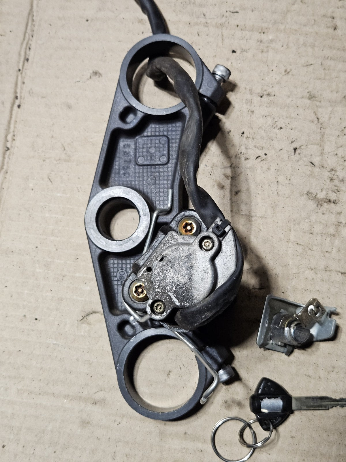 2006-2007 Suzuki GSXR600 GSXR750 OEM Ignition Lockset Key Top Clamp 37100-41G1015