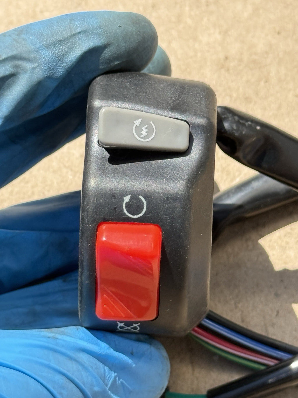 12-16 Suzuki GSXR1000 OEM Right Handlebar Switch Start Stop Kill Switch